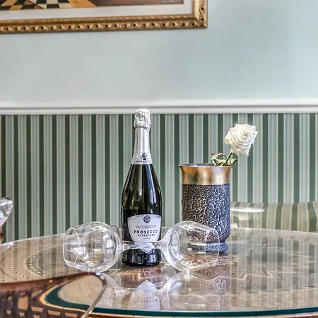 Hostly-suite Magnifica Al Borgo-central Elegance Apartamento *